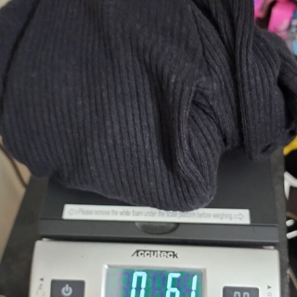 Forever 21 Trendy Black Long Sleeve Crop Top With Cutout In Front Sz M NWT - Picture 7 of 9